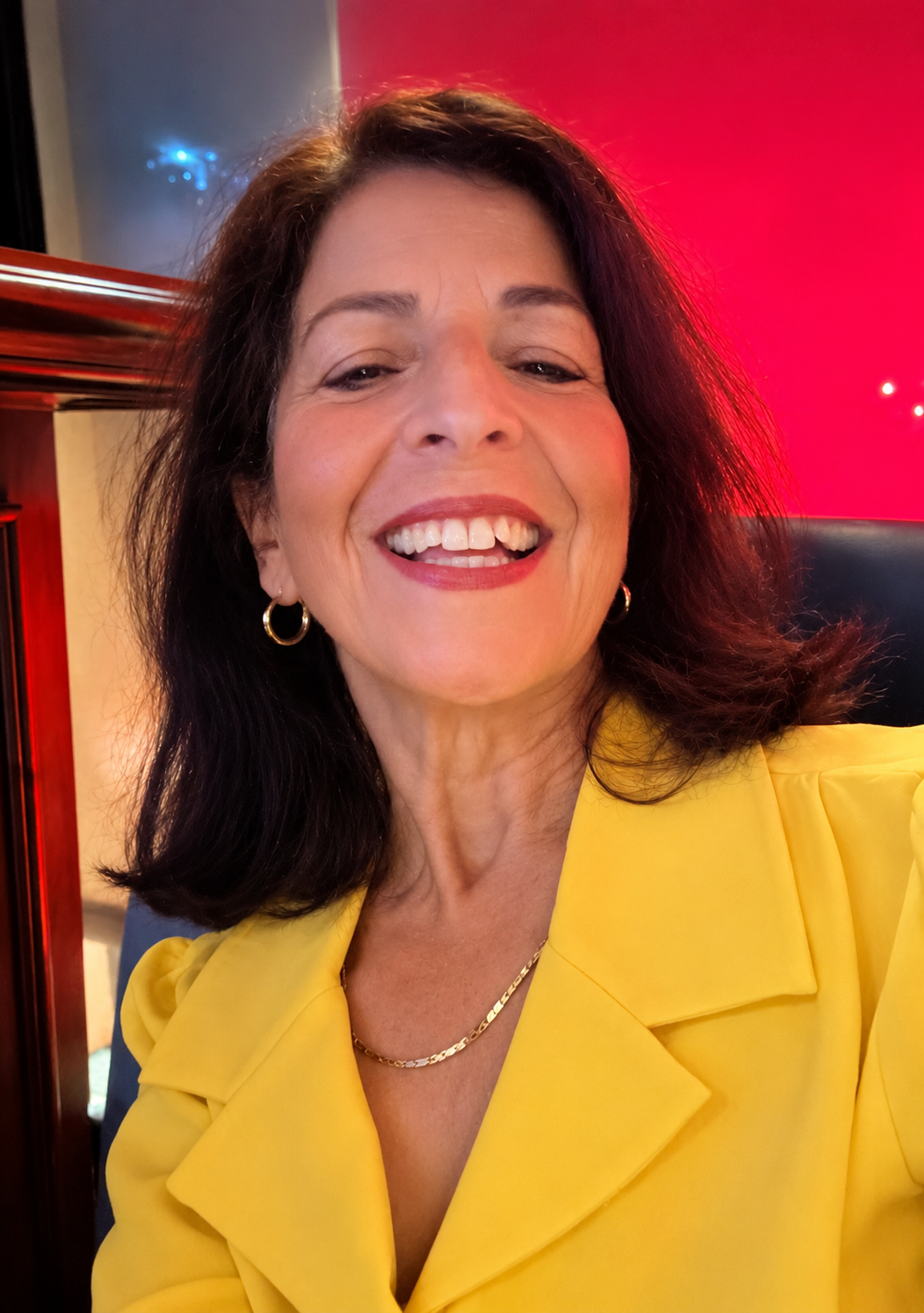 Lucilia Miranda, souriante